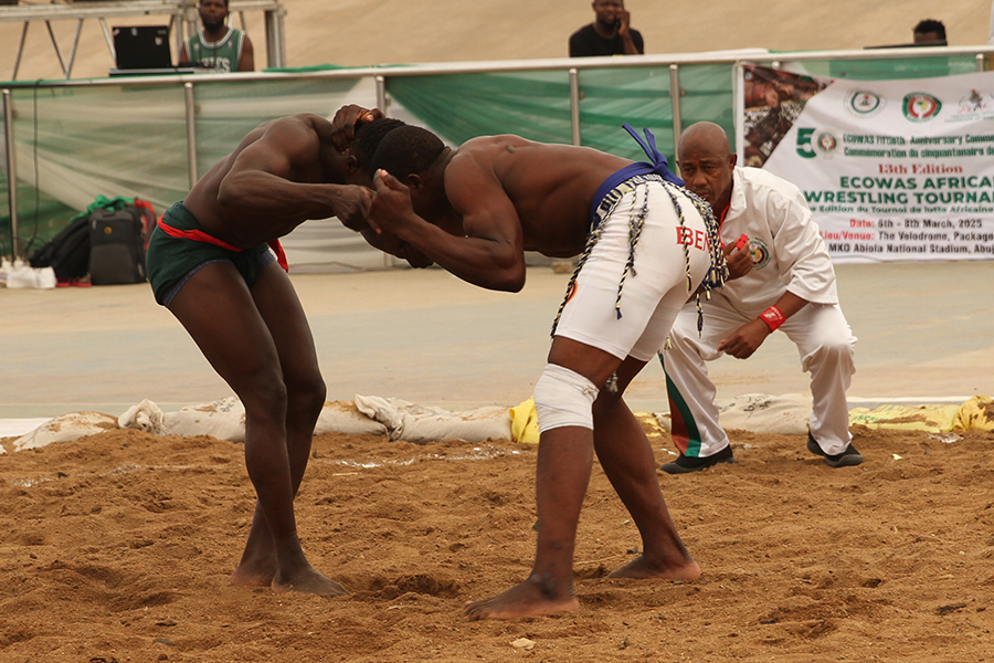 Une vue en image de la 13e édition du Tournoi de Lutte Africaine de la CEDEAO, une activité sportive régionale du Centre de Développement de la Jeunesse et des Sports de la CEDEAO